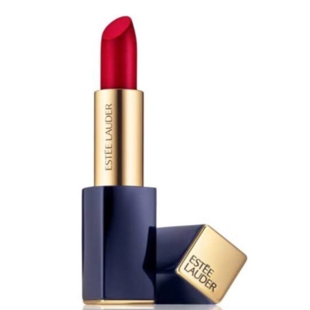 Estée Lauder lipstick in Irresistible 💄